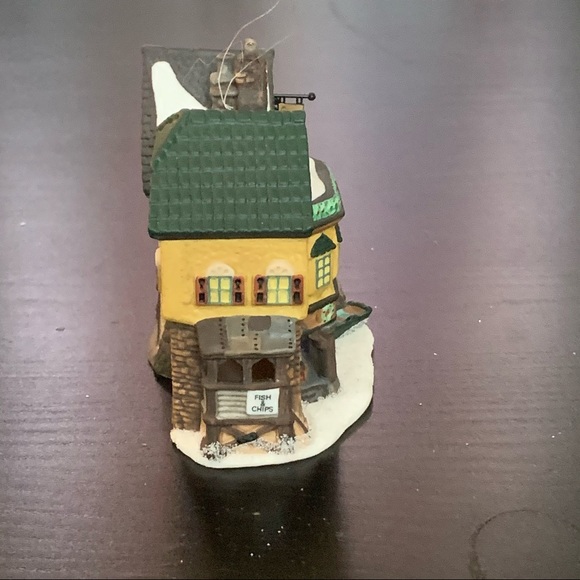 Department 56 Dickens Heritage The Grapes Inn 1996 Collector’s Edition Ornament - Picture 11 of 16